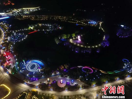 小镇在"蜕变 暗夜观星园,天文教育园,天文时光村,平塘星酒店综合体